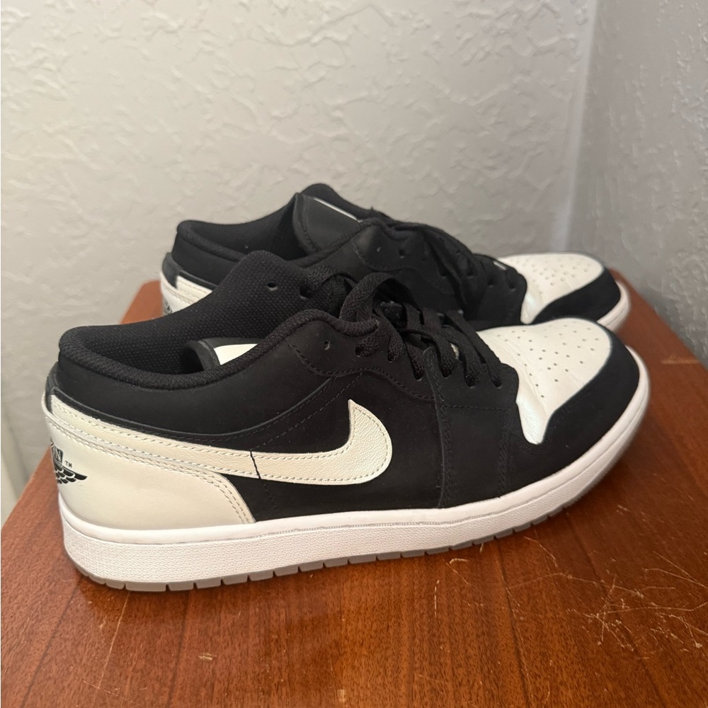 Men's Jordans Black and White Sneakers